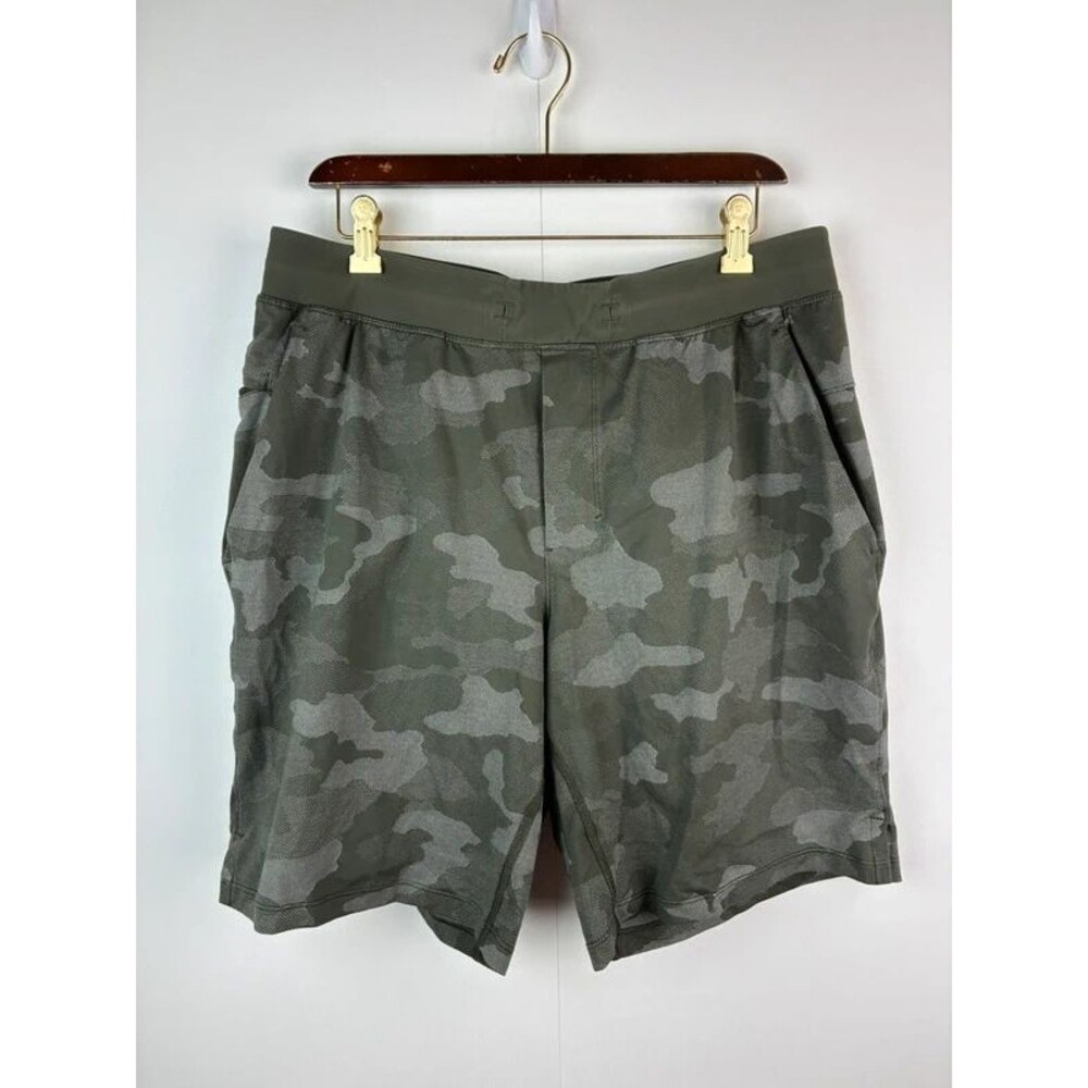 Lululemon men’s green camo T.H.E. Short 9" Linerless short size XL